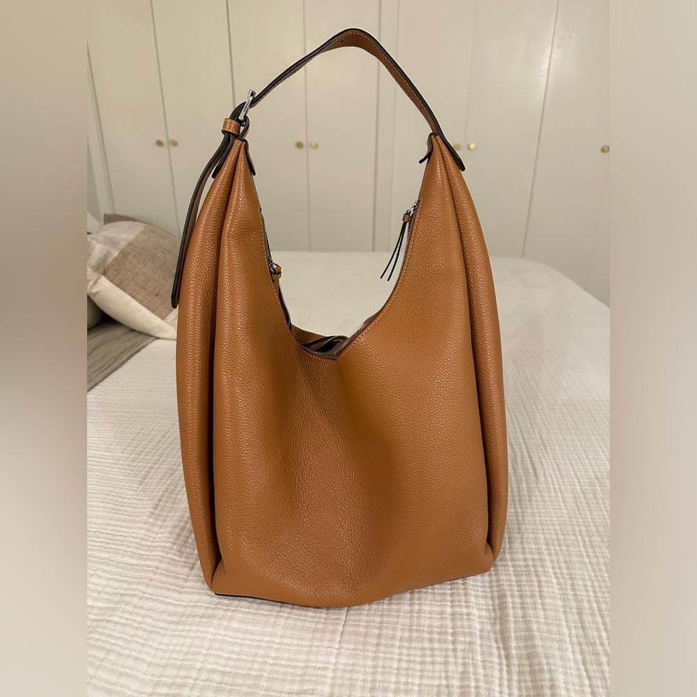 TOTEME
Textured-leather tote